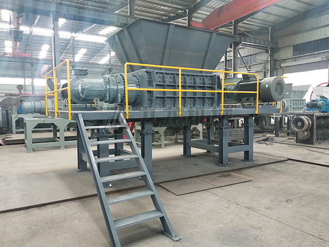 輪胎撕碎機(jī) 輪胎撕碎機(jī)